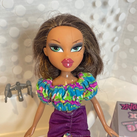 Bratz World House 🛁Bath tub with Yasmin doll bundle - Picture 4 of 16